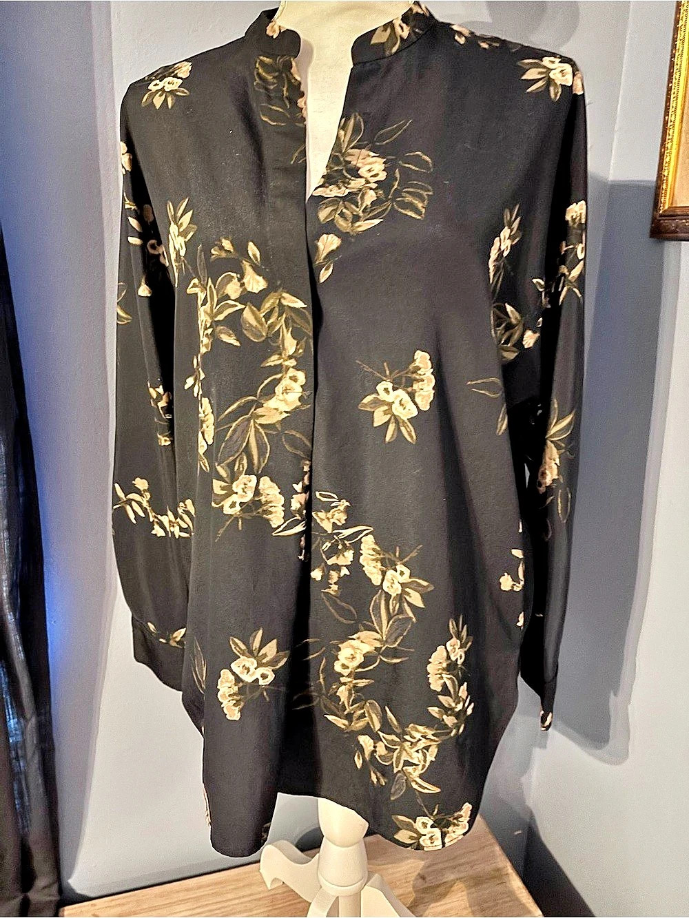 Vince Floral Blouse Black & Gold/Brown Size Small - Picture 3 of 12